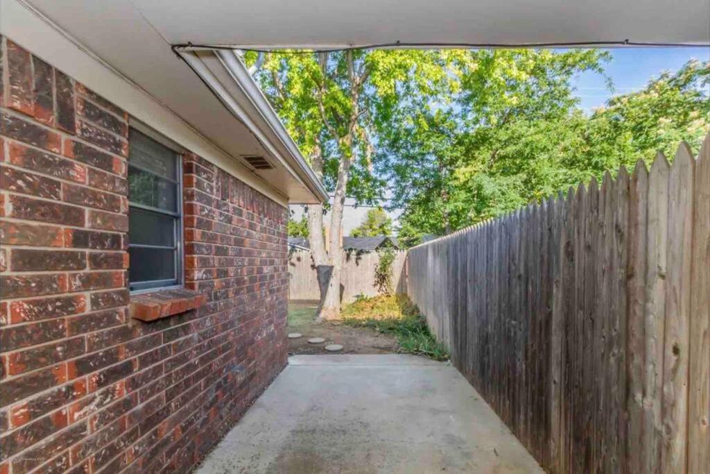 Large open space for family fun! Amarillo Exterior foto